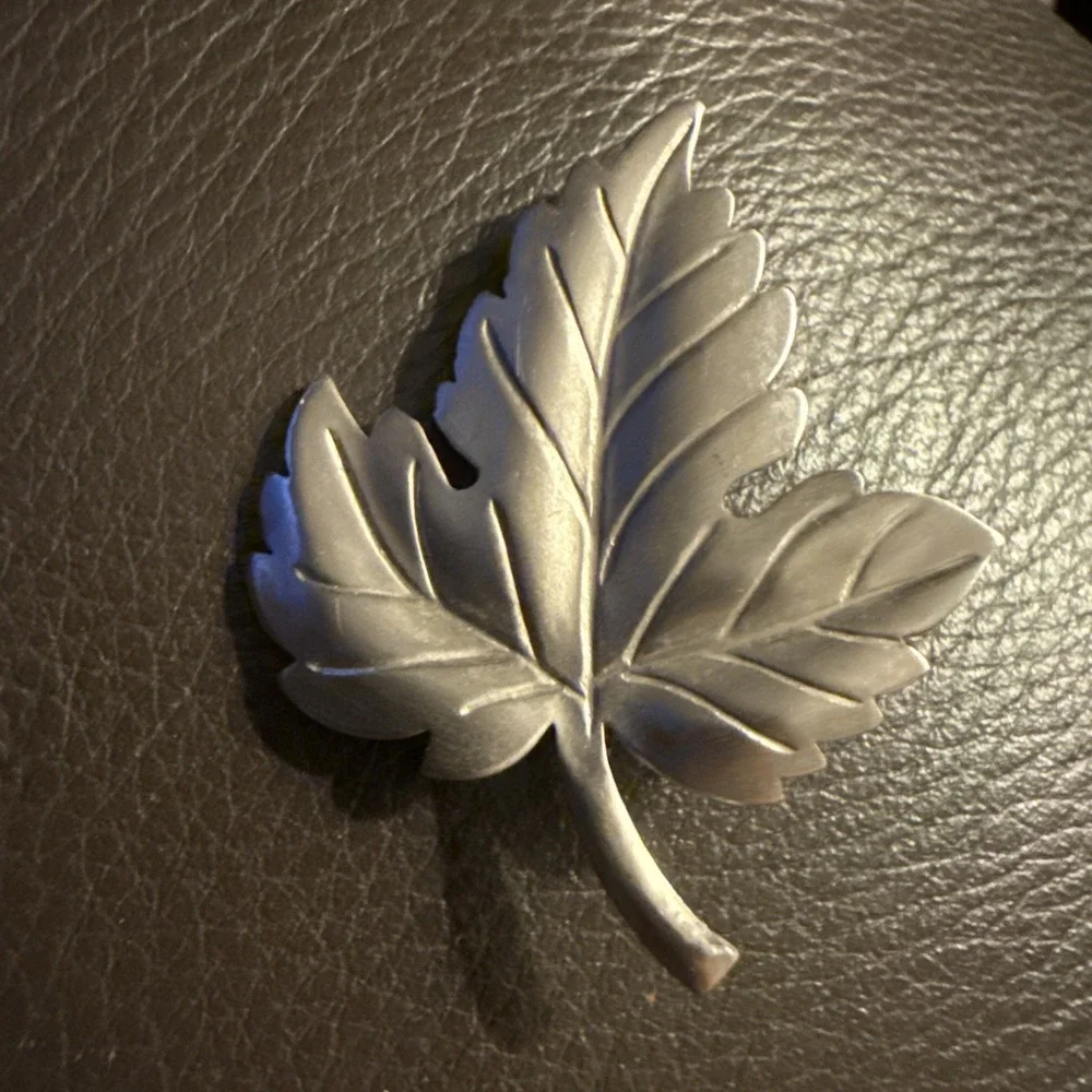 Vintage Authentic TIFFANY & CO 925 Sterling Silver Maple Leaf Brooch.  68